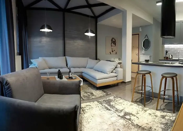 Comely N Gusto Luxury Apts.