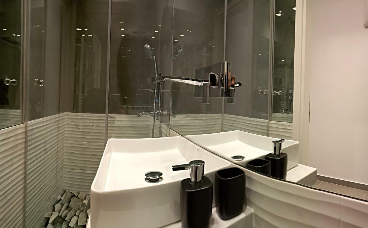 Comely N Gusto Luxury Apts.