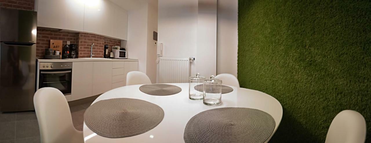 Comely N Gusto Luxury Apts. Apartment *