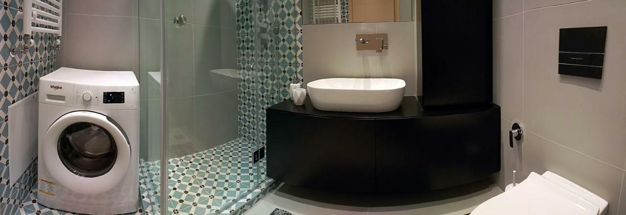 Apartment Comely N Gusto Luxury Apts. *