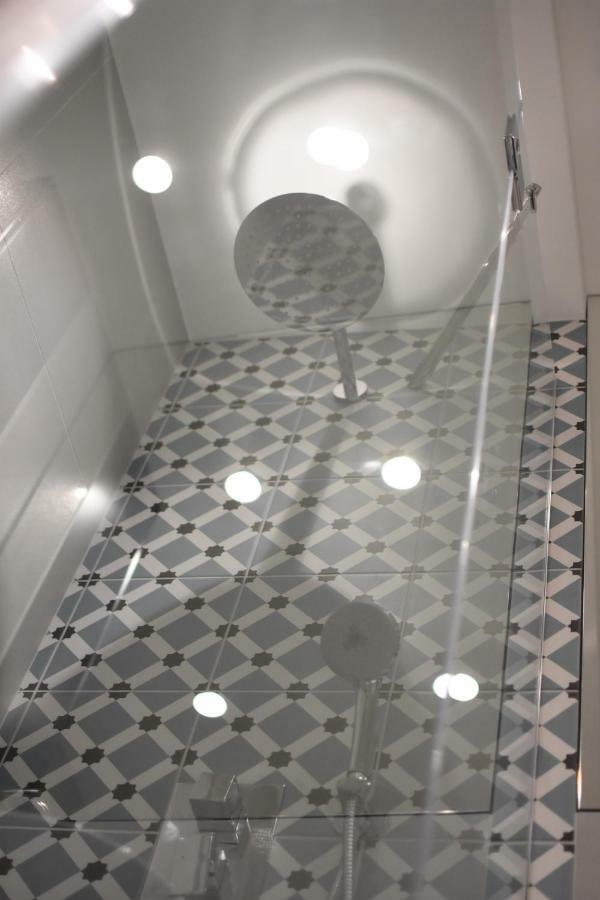 Apartment Comely N Gusto Luxury Apts. *
