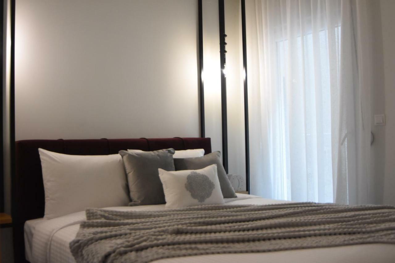 Apartment Comely N Gusto Luxury Apts. *
