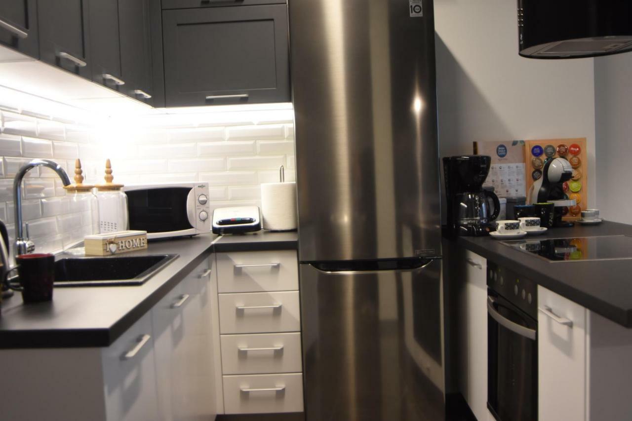 Apartment Comely N Gusto Luxury Apts.