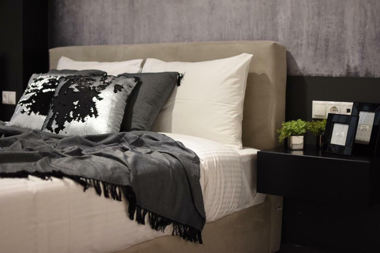 Apartment Comely N Gusto Luxury Apts.