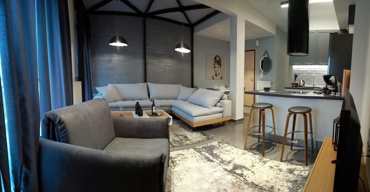 Apartment Comely N Gusto Luxury Apts. *